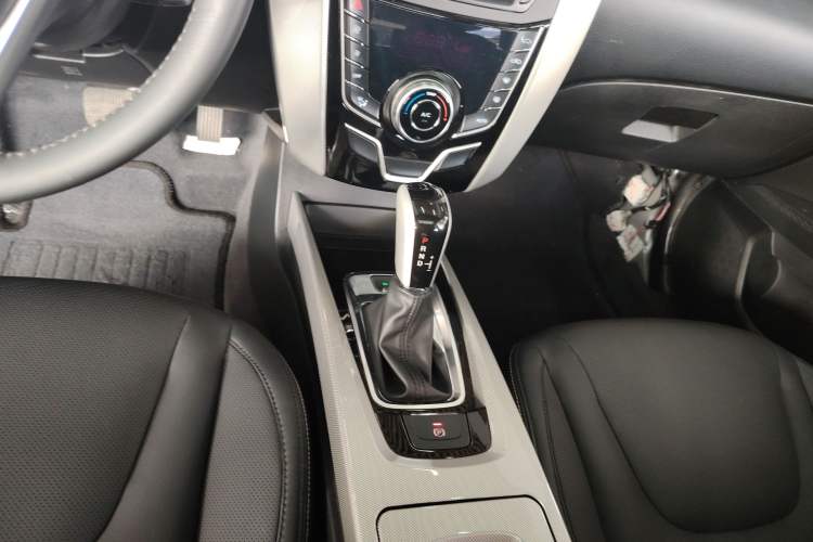 Used Luxgen U6 SUV 2015 1.8T Fashion Edition Gear Lever