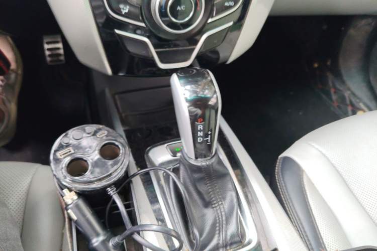 Used Luxgen U6 SUV 2015 1.8T Fashion Edition Gear Lever