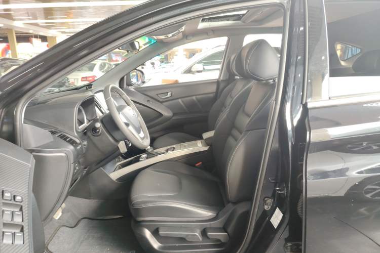 Used Luxgen U6 SUV 2015 1.8T Fashion Edition Left Front Seat