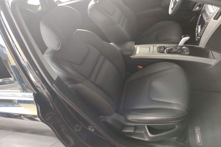 Used Luxgen U6 SUV 2015 1.8T Fashion Edition Right Front Seat