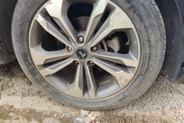 Used Luxgen U6 SUV 2015 1.8T Fashion Edition Right Front Wheel Hub