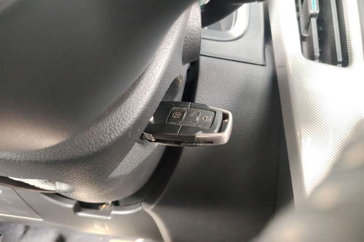 Used Luxgen U6 SUV 2015 1.8T Fashion Edition Vehicle Key