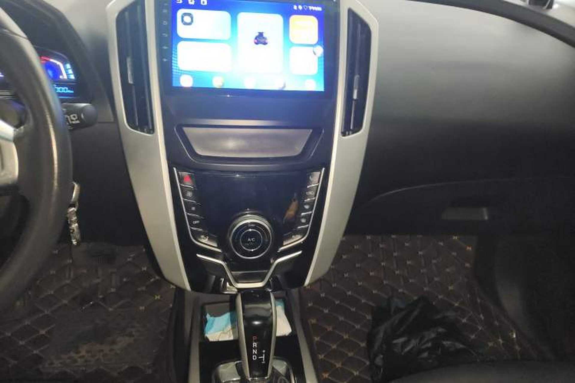 Used Luxgen U6 SUV 2015 1.8T Fashion Edition Audio And AC Panel