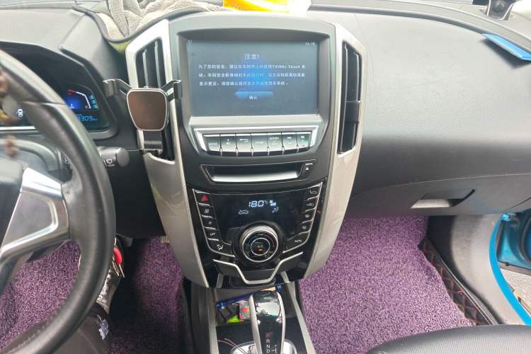 Used Luxgen U6 SUV 2015 1.8T Fashion Edition Audio And AC Panel