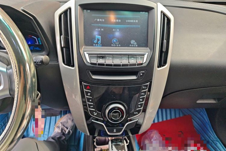 Used Luxgen U6 SUV 2015 1.8T Fashion Edition Audio And AC Panel