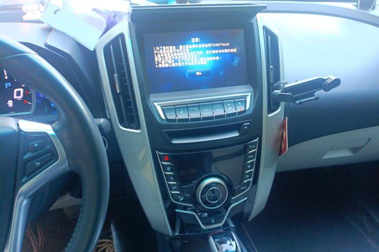 Used Luxgen U6 SUV 2015 1.8T ZhiZun Model Audio And AC Panel