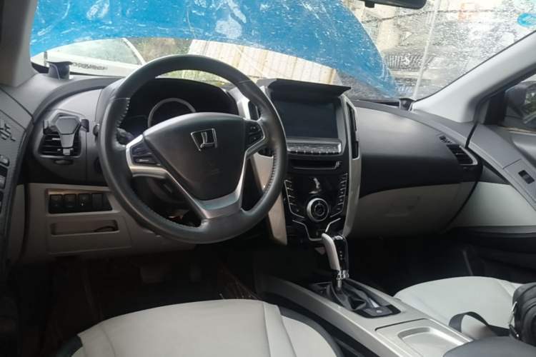 Used Luxgen U6 SUV 2015 1.8T ZhiZun Model Center Console