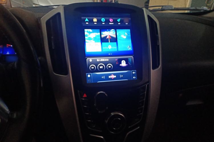 Used Luxgen U6 SUV 2015 1.8T Fashion Edition Center Console