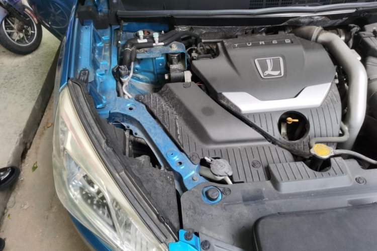 Used Luxgen U6 SUV 2015 1.8T Fashion Edition Engine Bay Right