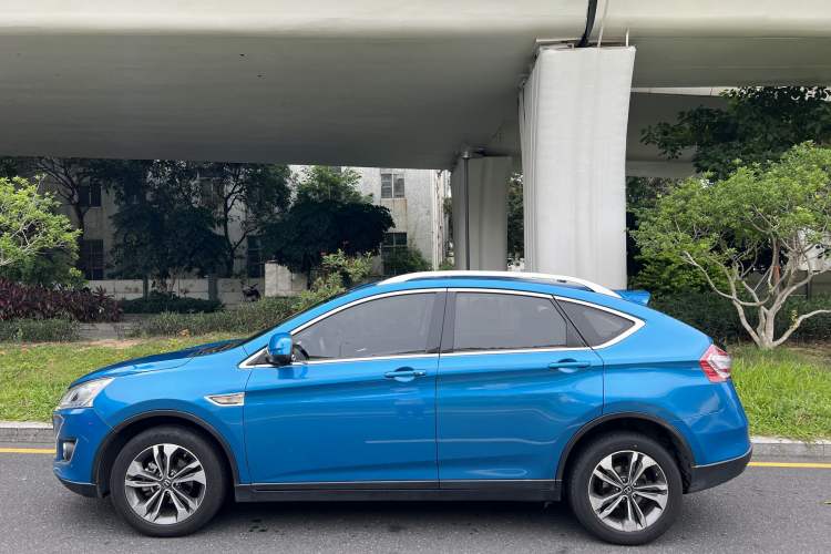 Used Luxgen U6 SUV 2015 1.8T ZhiZun Model Exterior 5
