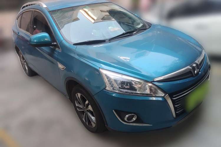 Used Luxgen U6 SUV 2015 1.8T Enhanced Charm Edition Front Right 45 Deg