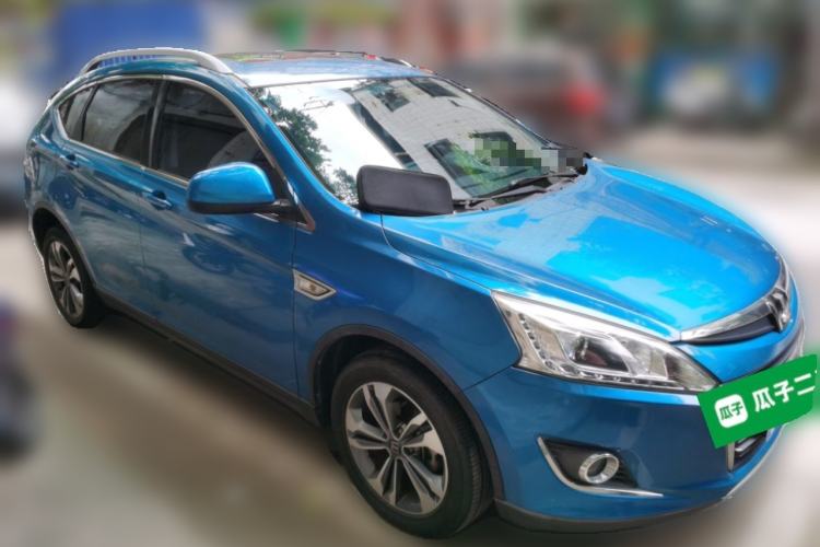 Used Luxgen U6 SUV 2015 1.8T Fashion Edition Front Right 45 Deg