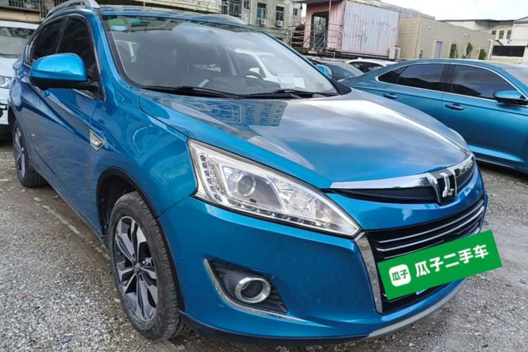 Used Luxgen U6 SUV 2015 1.8T ZhiZun Model Front Right 45 Deg