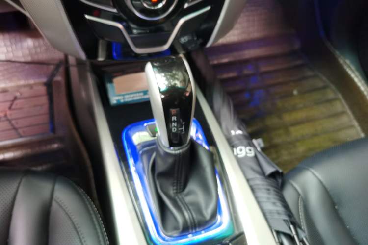 Used Luxgen U6 SUV 2015 1.8T Fashion Edition Gear Lever