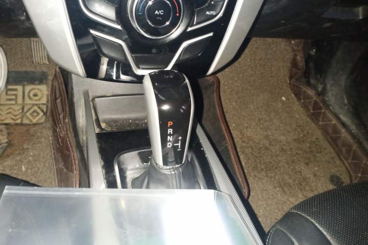 Used Luxgen U6 SUV 2015 1.8T Fashion Edition Gear Lever