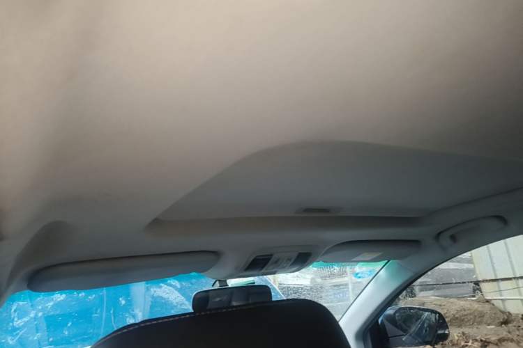 Used Luxgen U6 SUV 2015 1.8T ZhiZun Model Headliner