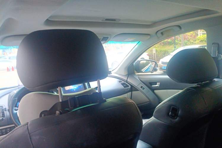 Used Luxgen U6 SUV 2015 1.8T ZhiZun Model Headliner