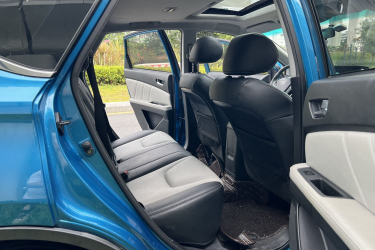 Used Luxgen U6 SUV 2015 1.8T ZhiZun Model Interior 3