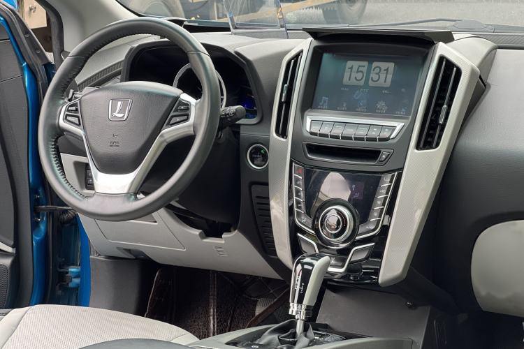 Used Luxgen U6 SUV 2015 1.8T ZhiZun Model Interior 5
