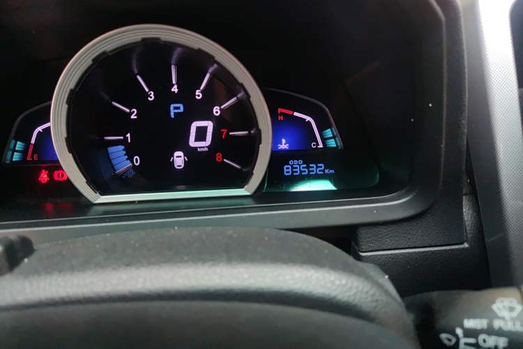 Used Luxgen U6 SUV 2015 1.8T Enhanced Charm Edition Odometer Close Up