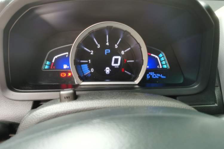 Used Luxgen U6 SUV 2015 1.8T Fashion Edition Odometer Close Up