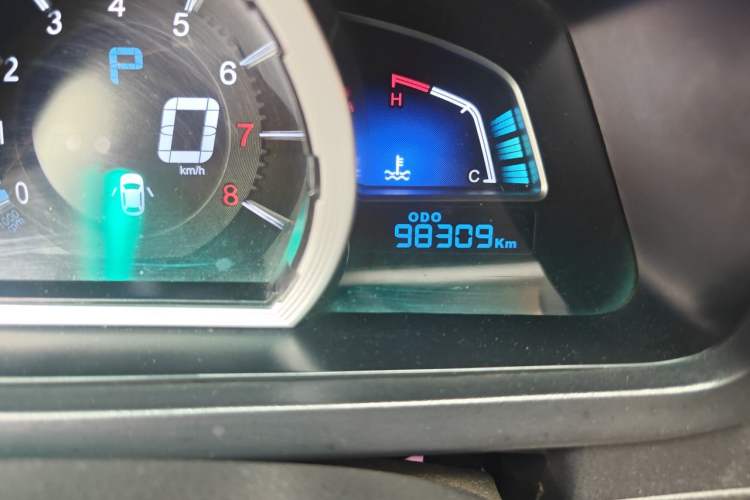 Used Luxgen U6 SUV 2015 1.8T Fashion Edition Odometer Close Up