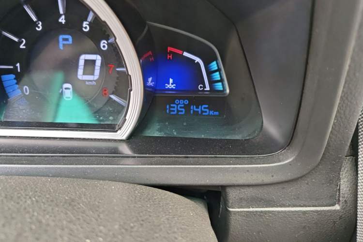 Used Luxgen U6 SUV 2015 1.8T Fashion Edition Odometer Close Up