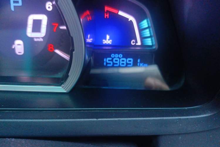 Used Luxgen U6 SUV 2015 1.8T ZhiZun Model Odometer Close Up