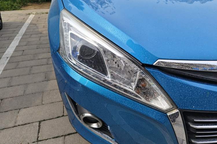 Used Luxgen U6 SUV 2015 1.8T Fashion Edition Right Front Headlight