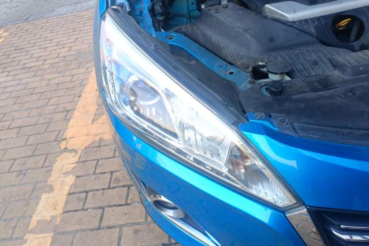 Used Luxgen U6 SUV 2015 1.8T ZhiZun Model Right Front Headlight