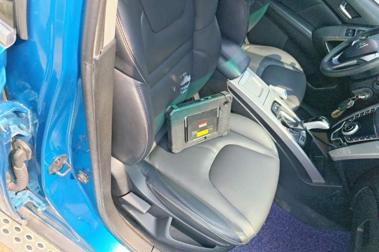 Used Luxgen U6 SUV 2015 1.8T Fashion Edition Right Front Seat
