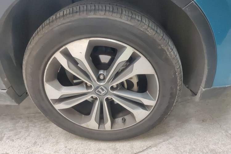 Used Luxgen U6 SUV 2015 1.8T Enhanced Charm Edition Right Front Wheel Hub