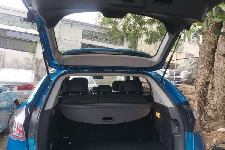 Used Luxgen U6 SUV 2015 1.8T ZhiZun Model Trunk