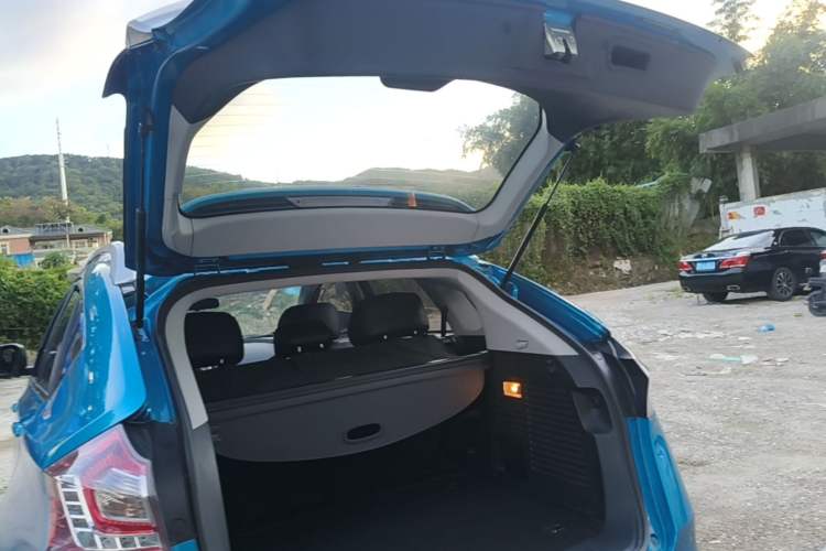 Used Luxgen U6 SUV 2015 1.8T ZhiZun Model Trunk