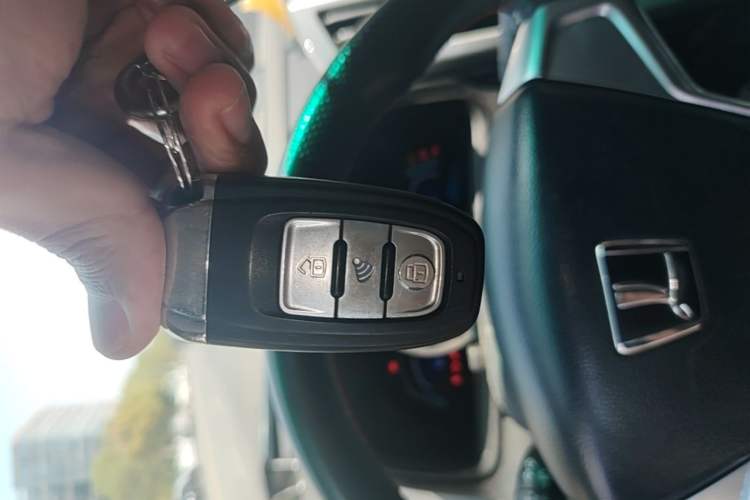Used Luxgen U6 SUV 2015 1.8T Fashion Edition Vehicle Key