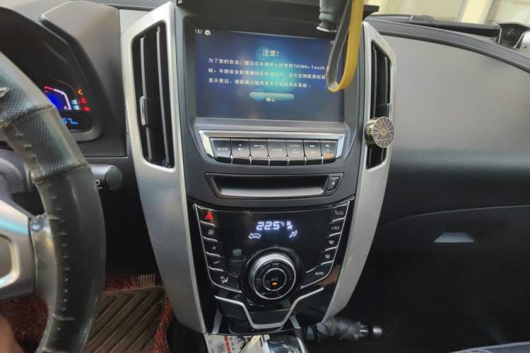 Used Luxgen U6 SUV 2015 1.8T Fashion-Upgraded Model Audio And AC Panel