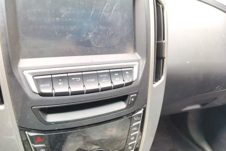 Used Luxgen U6 SUV 2015 1.8T Fashion-Upgraded Model Audio And AC Panel
