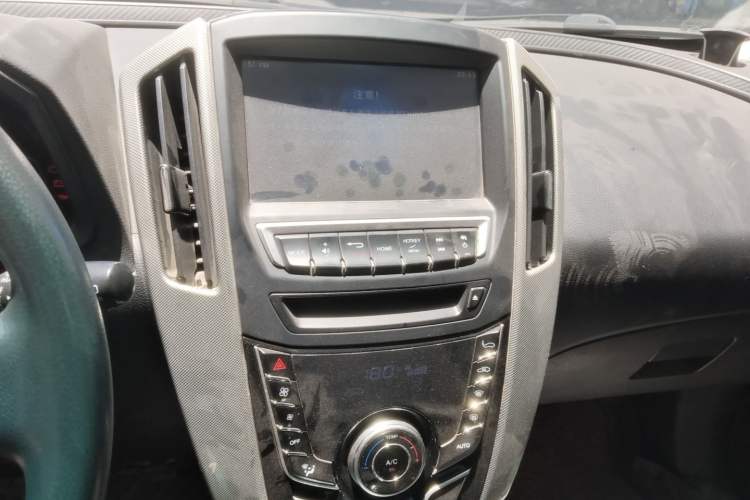 Used Luxgen U6 SUV 2015 1.8T New Innovation Upgrade Audio And AC Panel