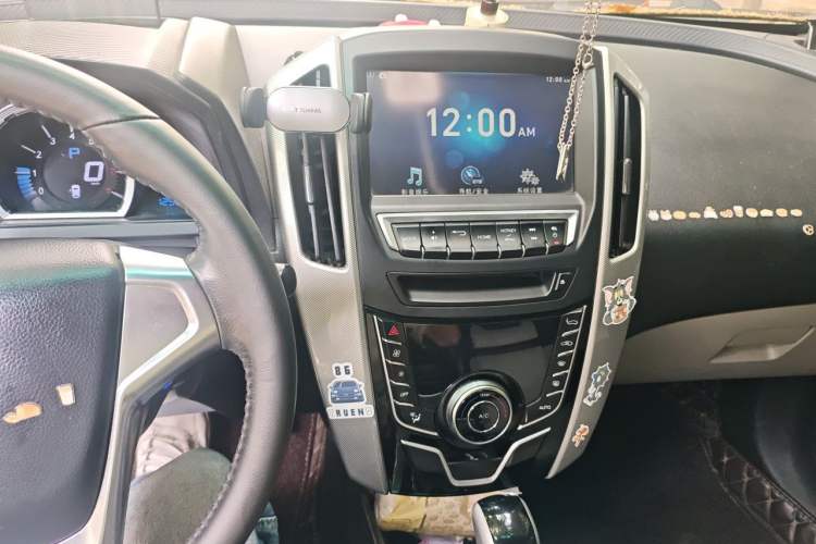 Used Luxgen U6 SUV 2015 1.8T Fashion Edition Audio And AC Panel