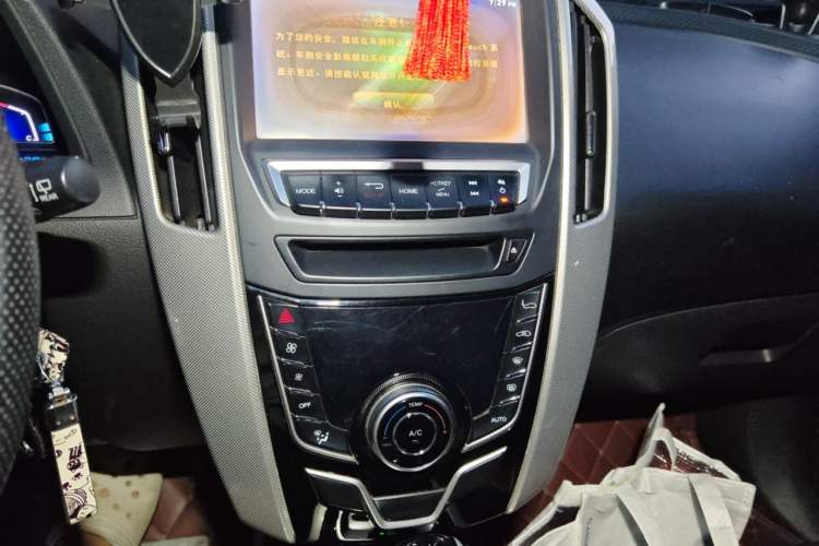 Used Luxgen U6 SUV 2015 1.8T Enhanced Charm Edition Audio And AC Panel