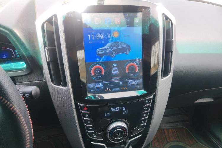 Used Luxgen U6 SUV 2015 1.8T New Innovation Upgrade Audio And AC Panel