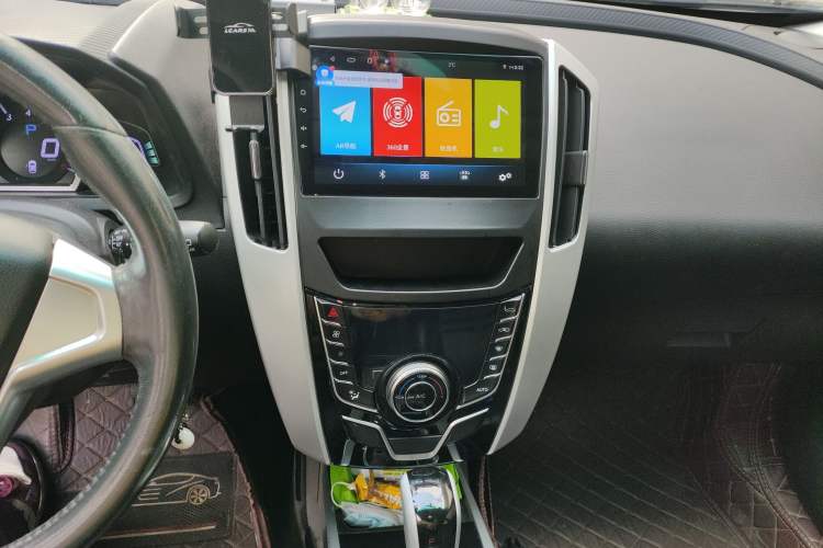 Used Luxgen U6 SUV 2015 1.8T Fashion Edition Audio And AC Panel