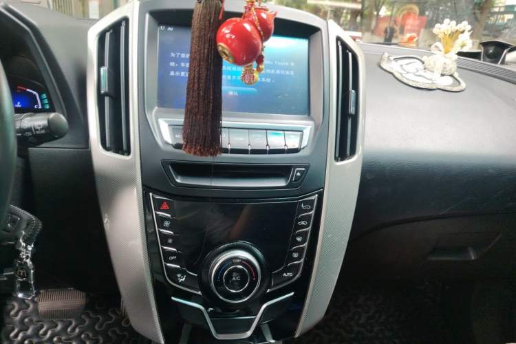 Used Luxgen U6 SUV 2015 1.8T Fashion Edition Audio And AC Panel