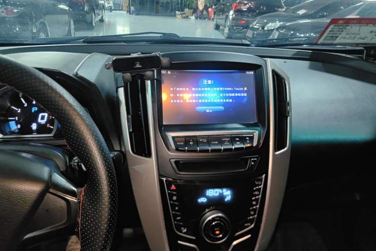 Used Luxgen U6 SUV 2015 1.8T New Innovation Upgrade Audio And AC Panel
