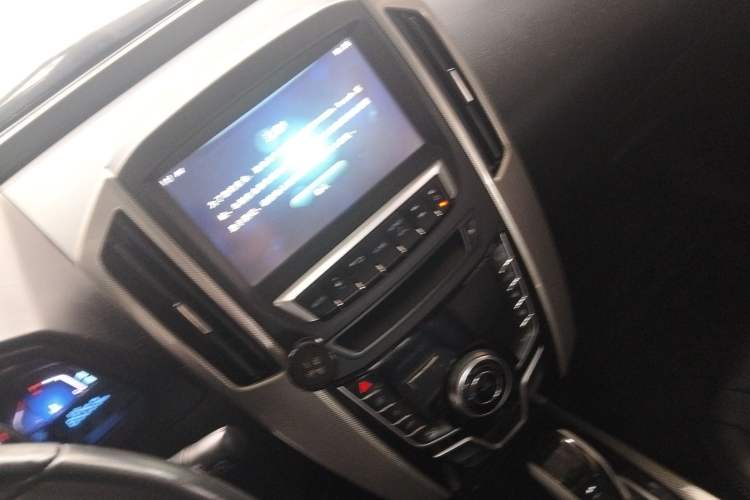 Used Luxgen U6 SUV 2015 1.8T Fashion Edition Audio And AC Panel