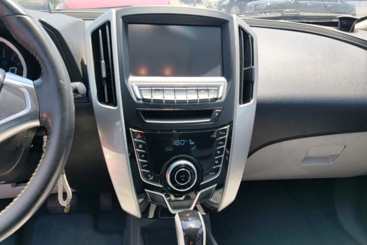 Used Luxgen U6 SUV 2015 1.8T Fashion Edition Audio And AC Panel