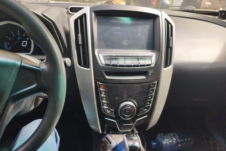 Used Luxgen U6 SUV 2015 1.8T New Innovation Upgrade Audio And AC Panel