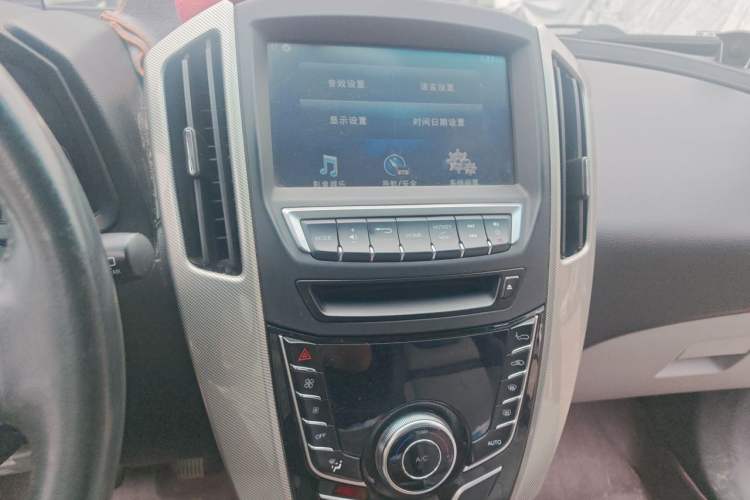 Used Luxgen U6 SUV 2015 1.8T Fashion Edition Audio And AC Panel