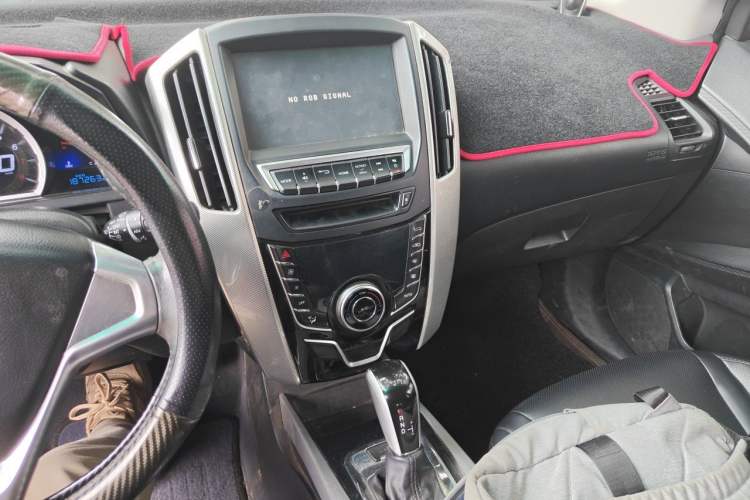 Used Luxgen U6 SUV 2015 1.8T Fashion Edition Audio And AC Panel