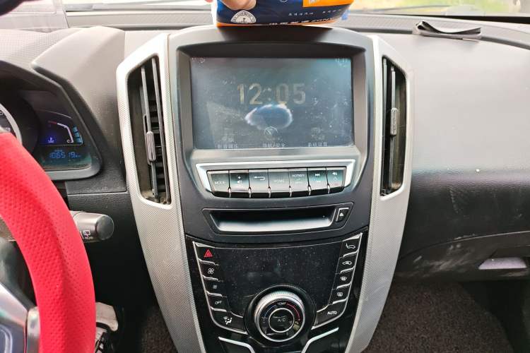 Used Luxgen U6 SUV 2015 1.8T Fashion Edition Audio And AC Panel